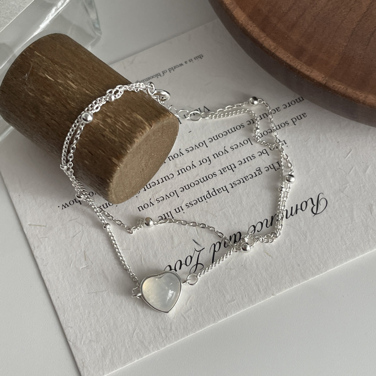 Doppellagiges Herzarmband mit weissem Chalcedon | LuxeStyle