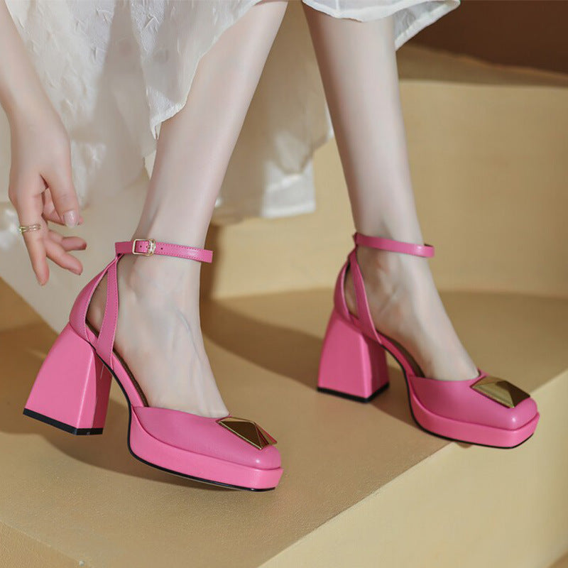 Romanische Sandalen mit hohen Absätzen – Bild 4 | LuxeStyle