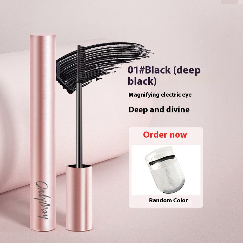 Mascara Wasserfest Lang & Schwungvoll – Bild 9 | LuxeStyle