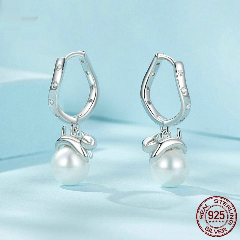 Katzenohrringe aus 925er Silber mit Perlmutt und Platin-Finish
