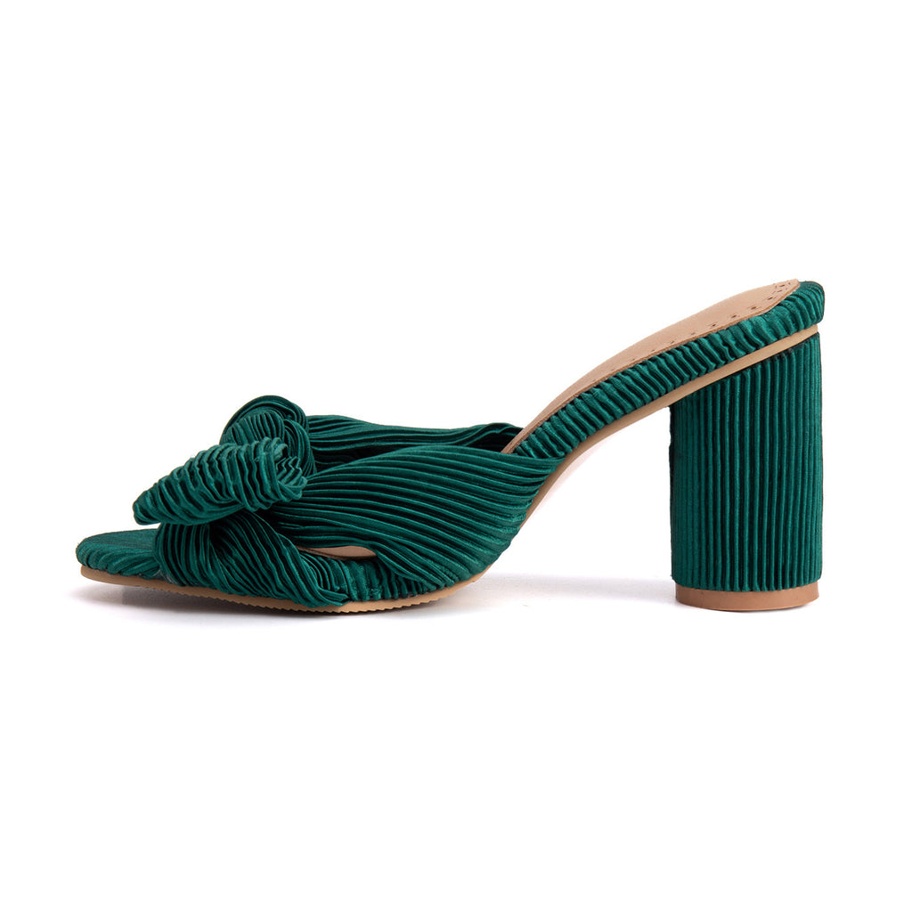 Satin Pantoletten mit Peep-Toe und Blockabsatz