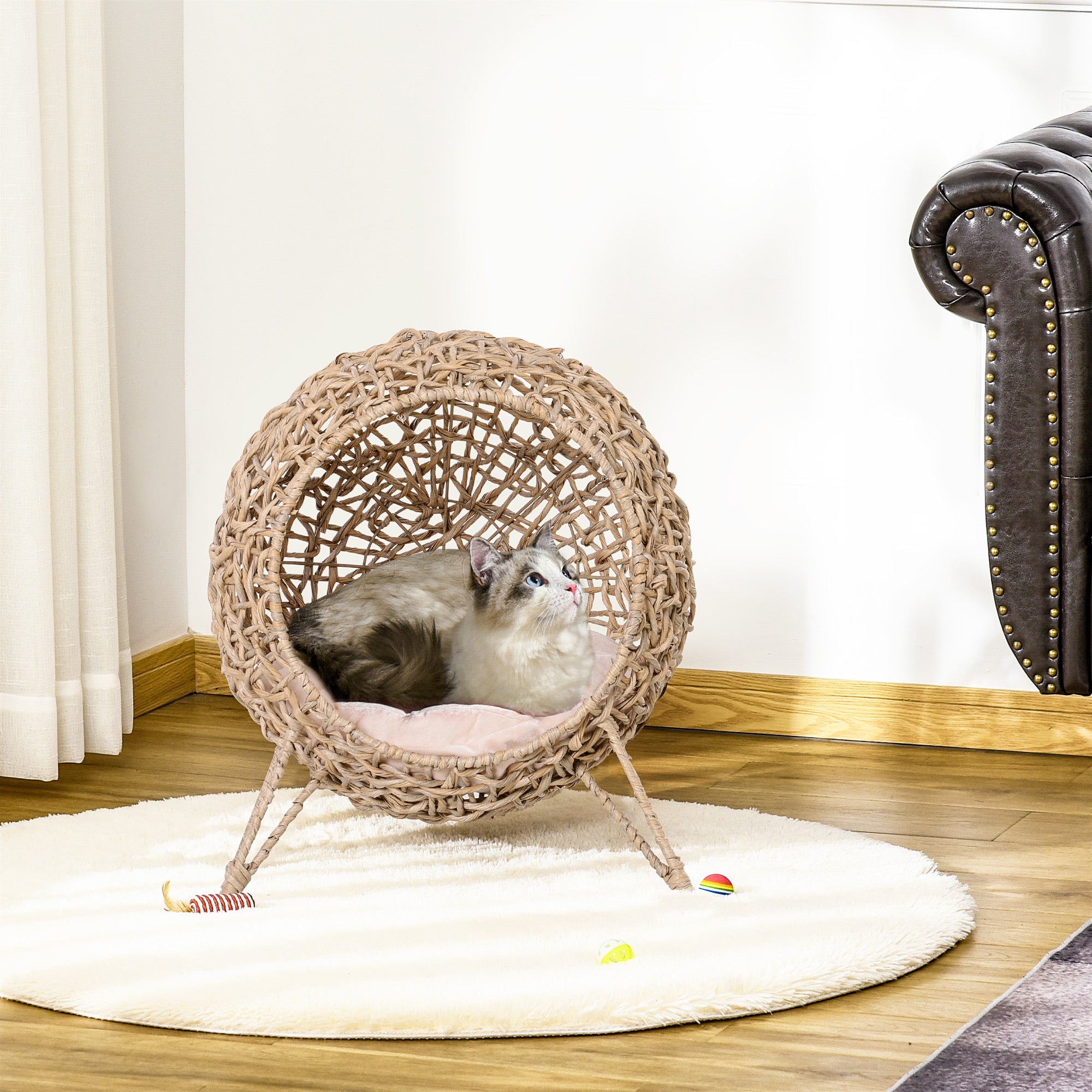 Elevierter Wicker-Katzenkorb mit Polster, Beige