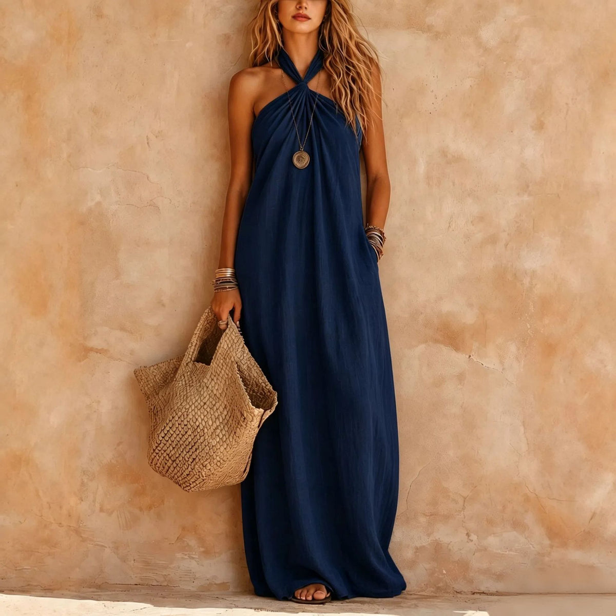 Maxikleid mit Neckholder und Knoten – Bild 1 | LuxeStyle