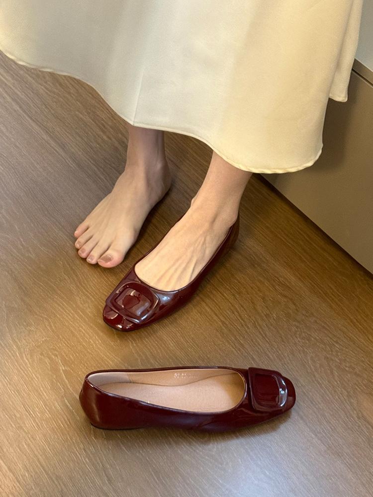 Lackleder Flats mit eckiger Zehenpartie