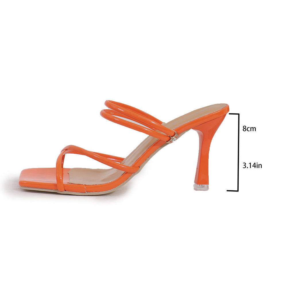 Sandalen mit hohem Absatz und Fischgrätmuster – Bild 4 | LuxeStyle