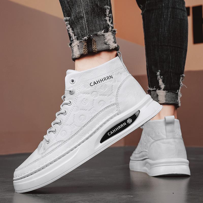 High-top Sneaker mit Schlangenmuster