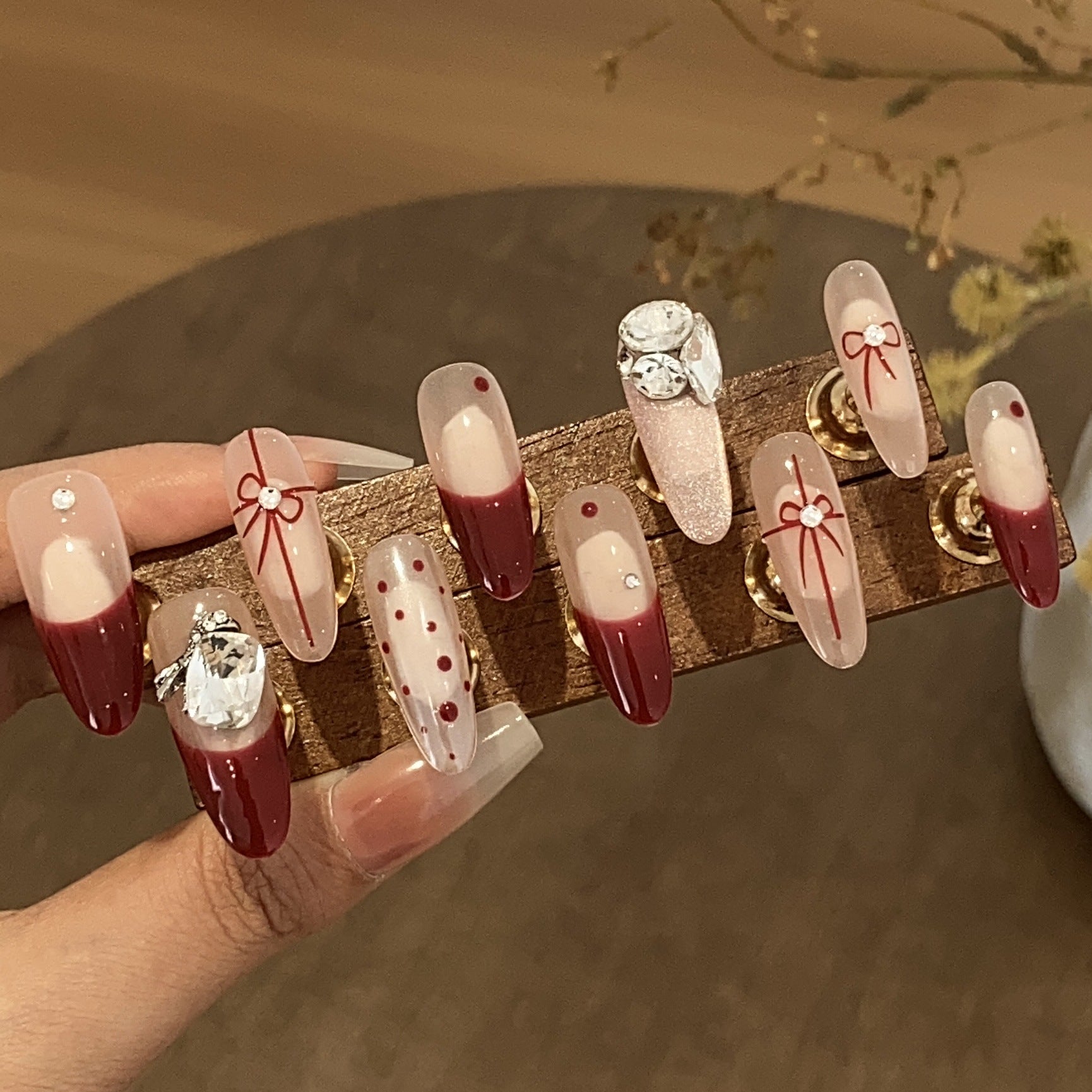 Weinroter Schmetterlings-Nagelaufkleber