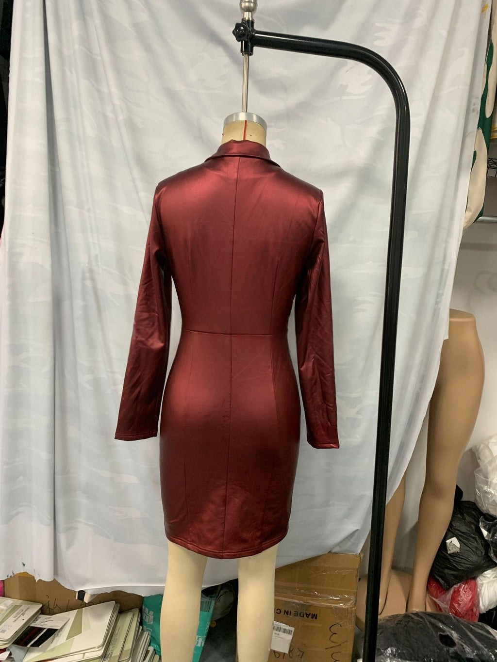 Lederkleid V-Ausschnitt Slim-Fit – Bild 3 | LuxeStyle