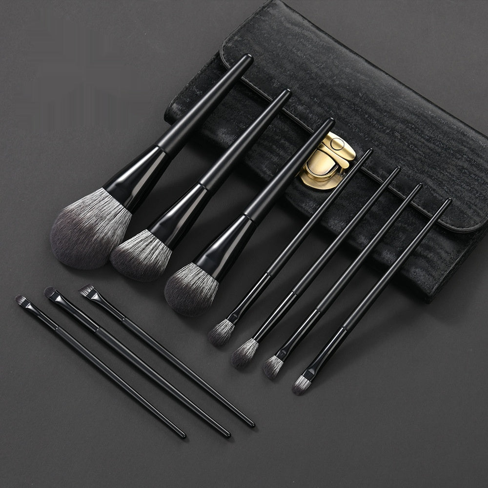 Mattes Make-up Pinselset mit Nylonborsten