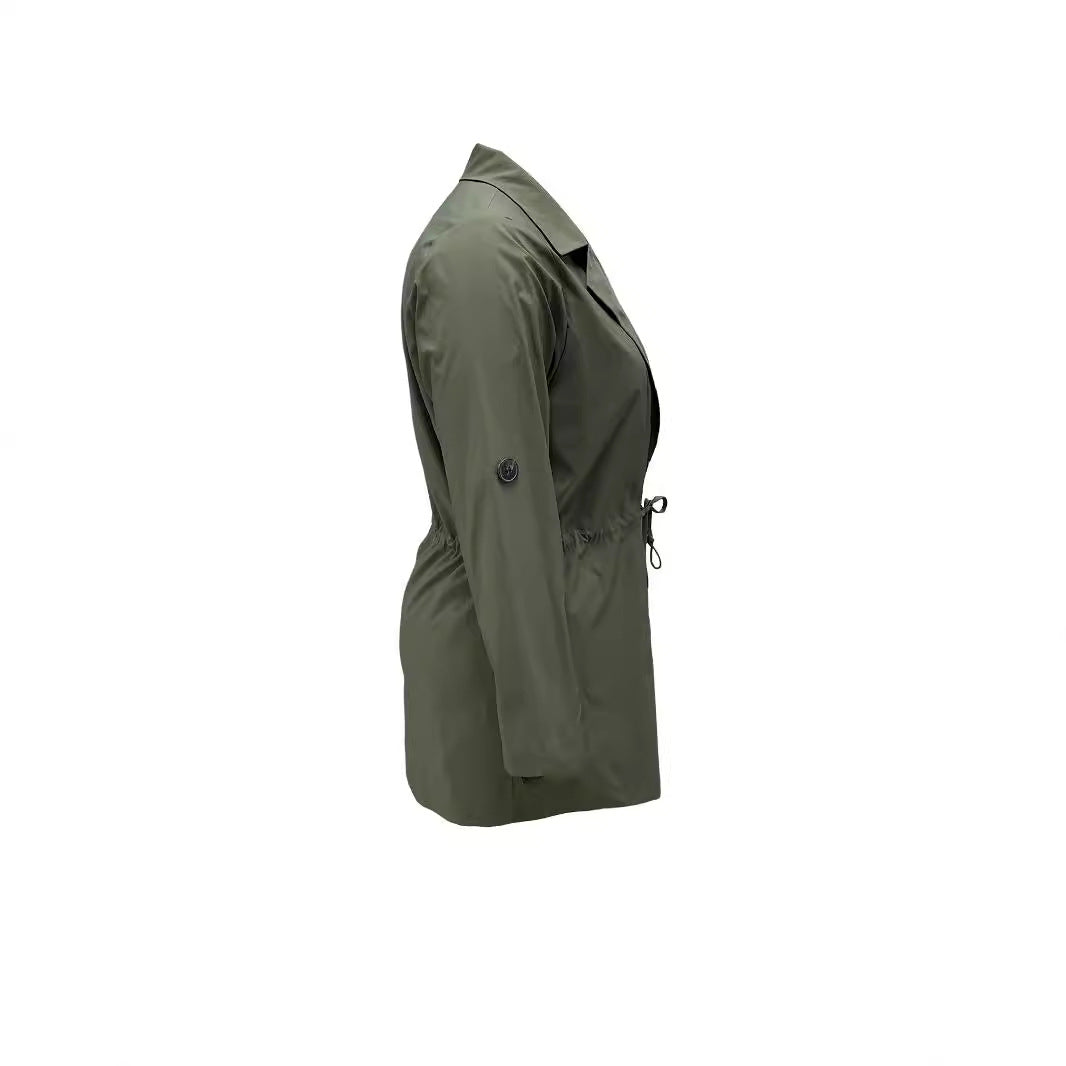 Trenchcoat mit Knopf in Armeegrün – Bild 4 | LuxeStyle