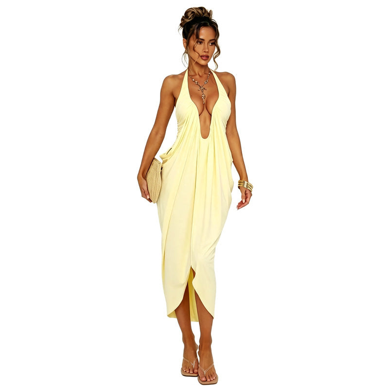 Sommerliches Neckholder-Kleid mit tiefem V-Ausschnitt