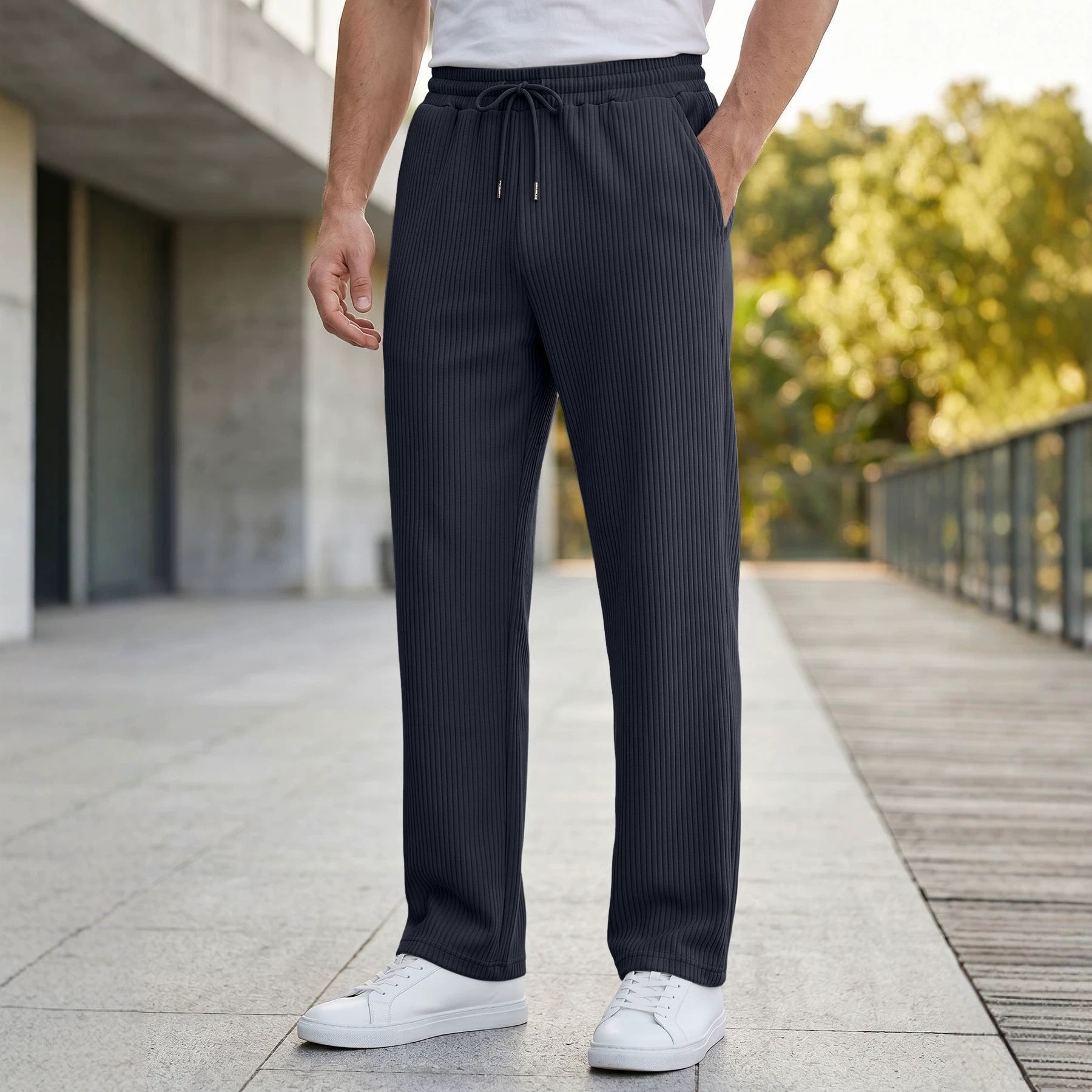 Weite Cordhose für Herren