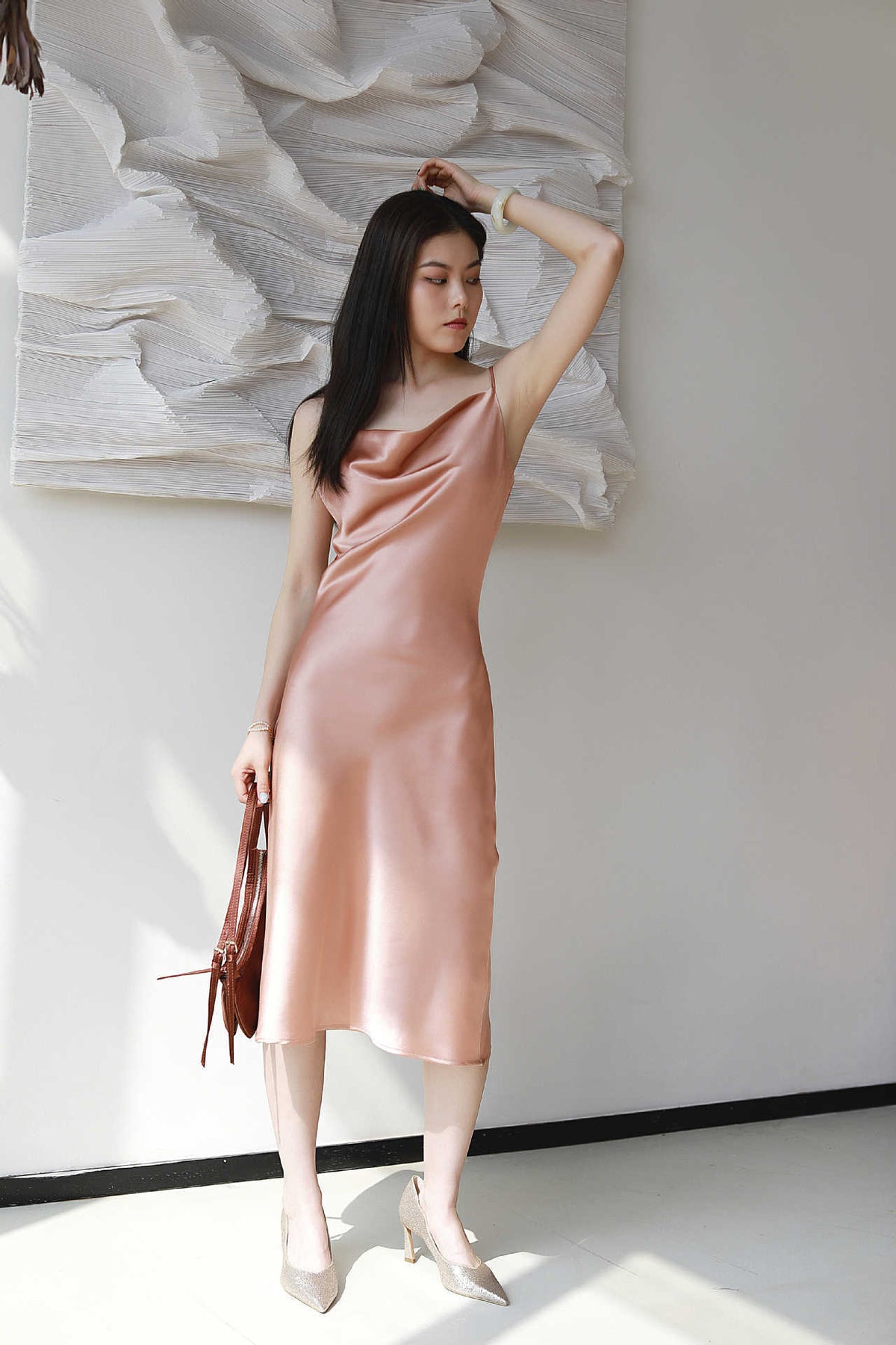 Satin-Trägerkleid aus Azetat – Bild 9 | LuxeStyle