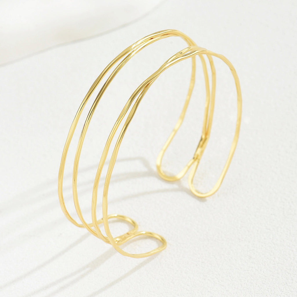Minimalistisches Armreif-Set im japanisch-koreanischen Stil