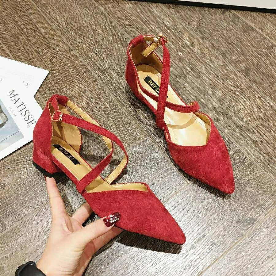 Flache, spitze Zehen Schuhe mit Kreuzband – Schwarz/Rot – Bild 10 | LuxeStyle