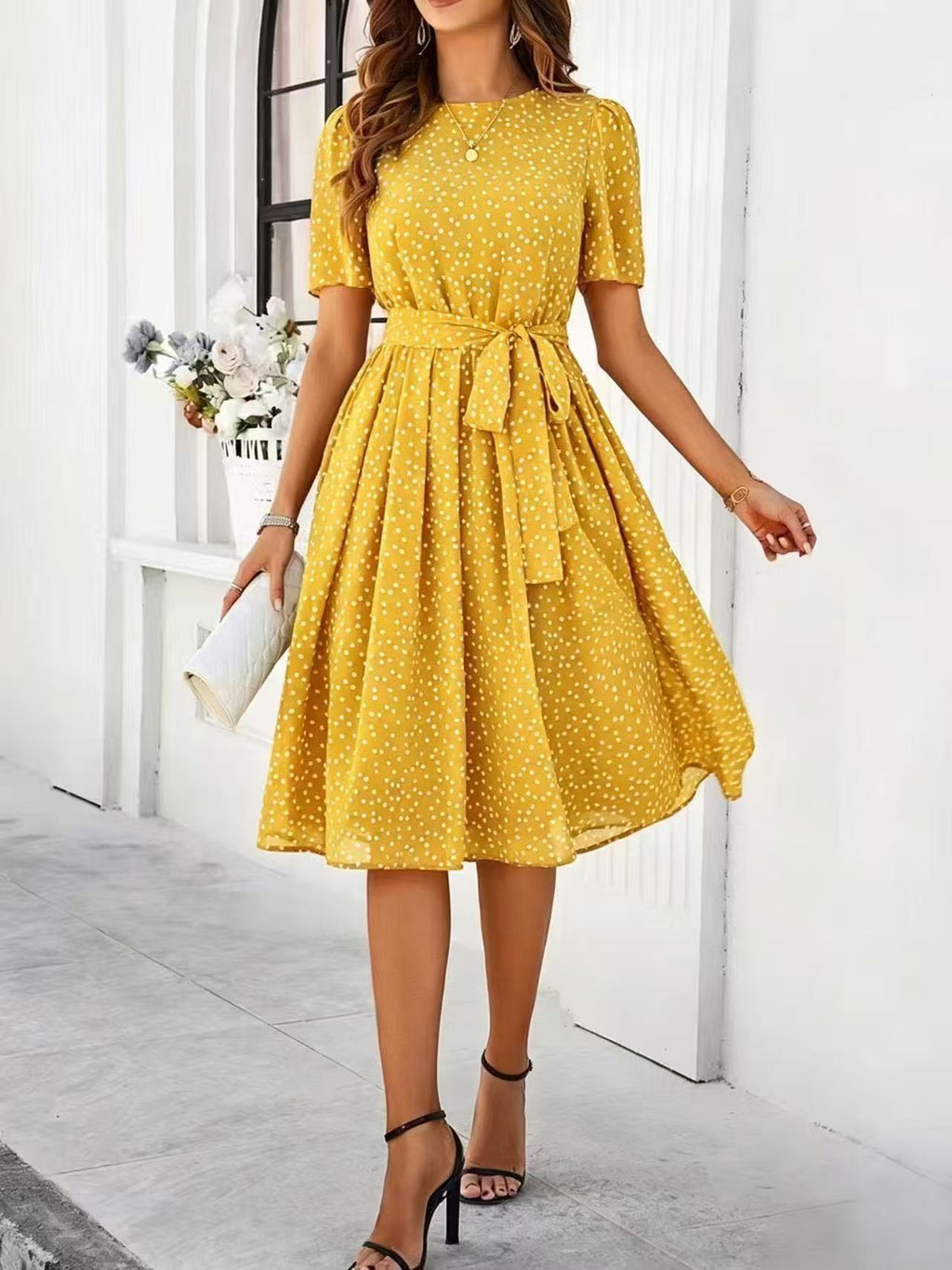 Gepunktetes A-Linien Kleid mit Schnürung