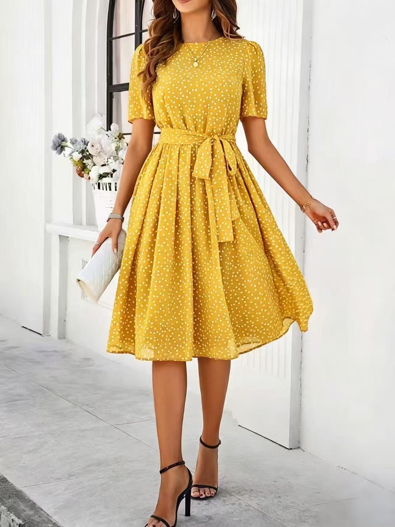 Gepunktetes A-Linien Kleid mit Schnürung
