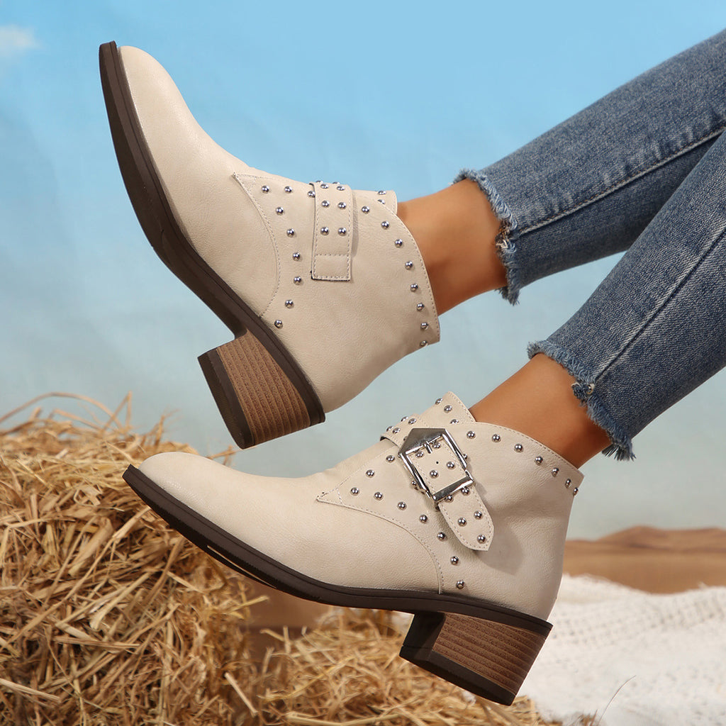 Spitze Stiefeletten mit mittlerem Absatz