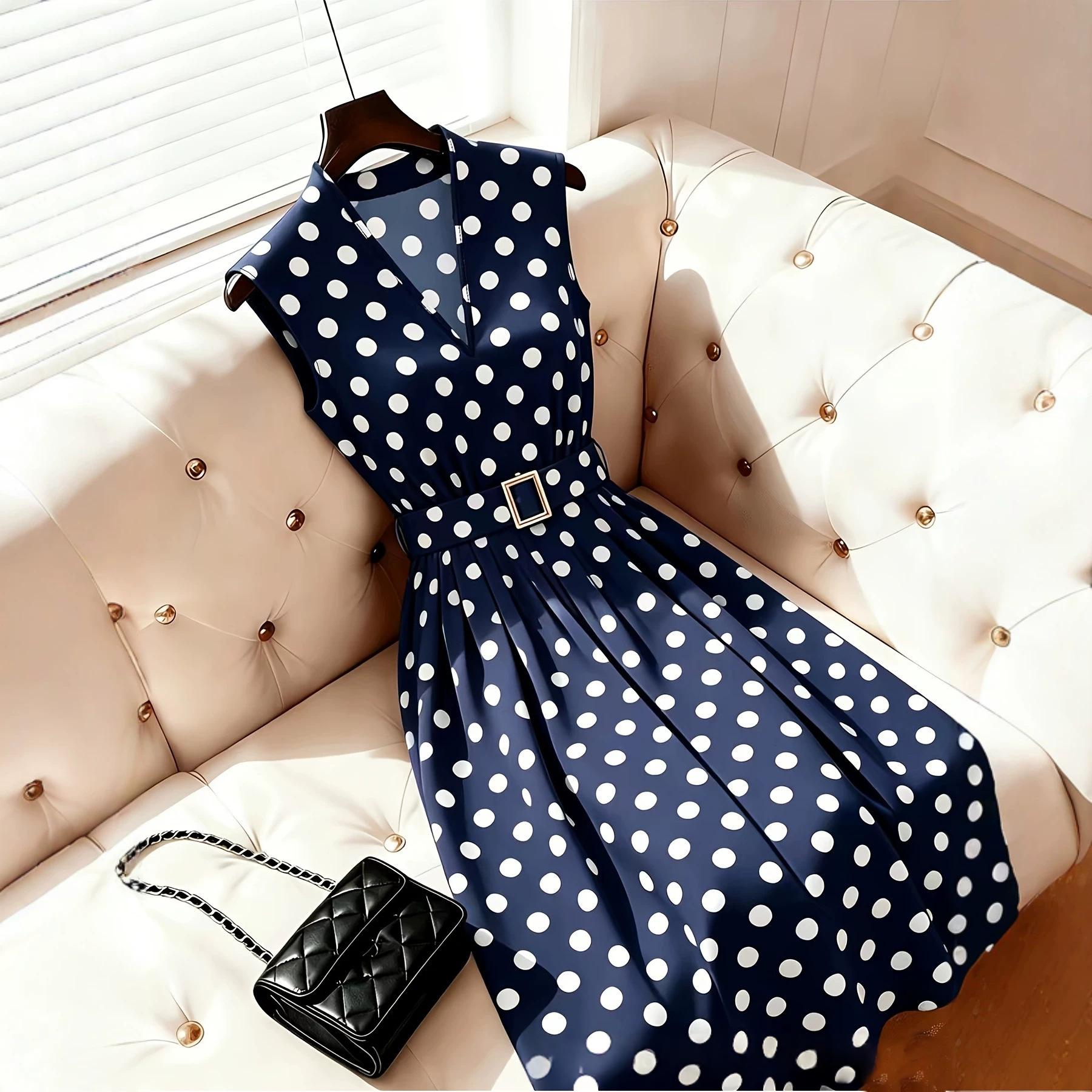 Punktiertes Midi-Kleid mit Gürtel
