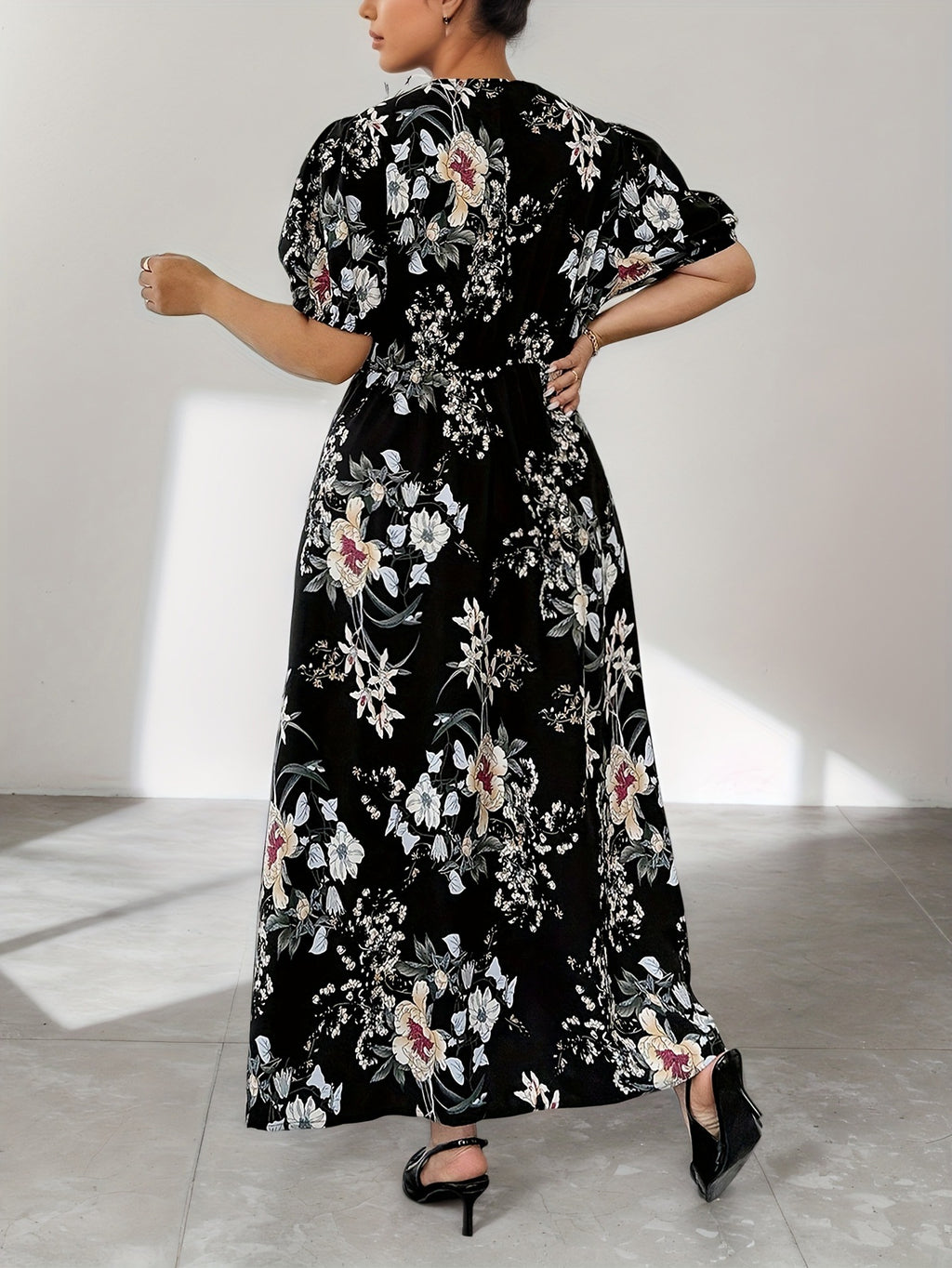 Elegantes V-Ausschnitt Midi-Kleid mit Print