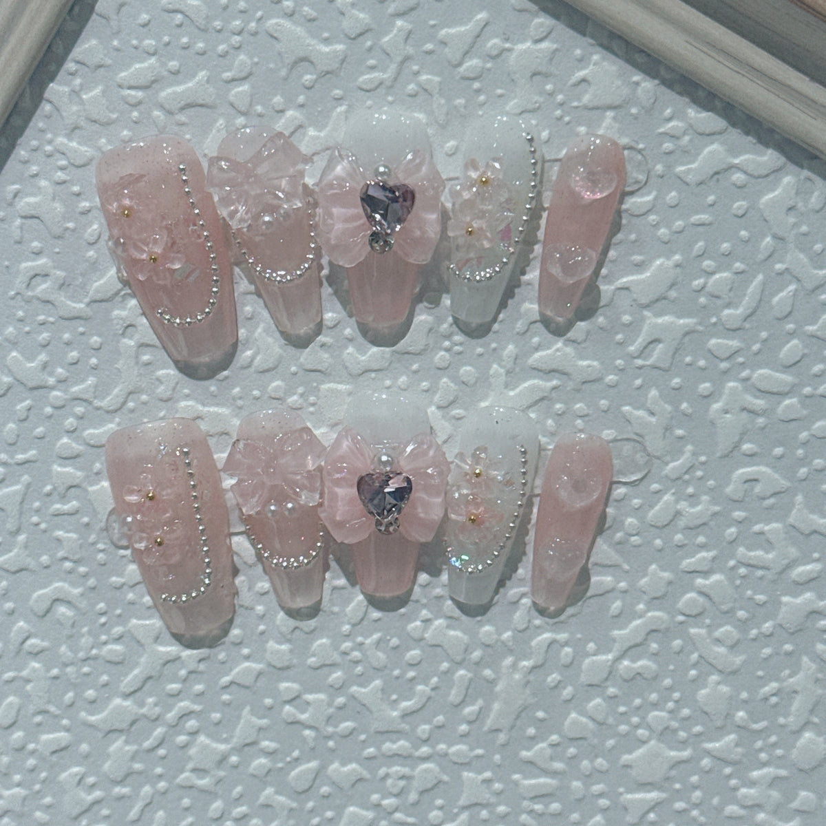 Mädchenhafte Schleifen-Nailsticker – Bild 5 | LuxeStyle