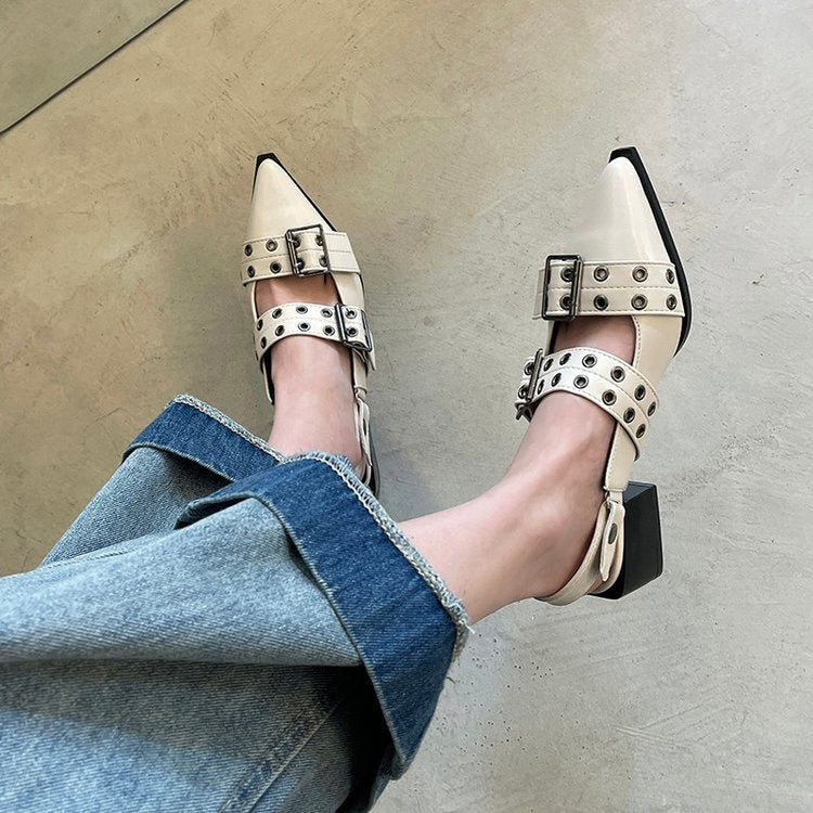Mary Jane Pumps mit spitzer Kappe