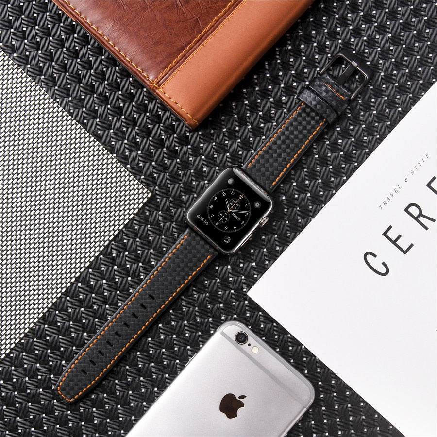 Carbon Fiber Lederarmband für iPhone – Bild 2 | LuxeStyle