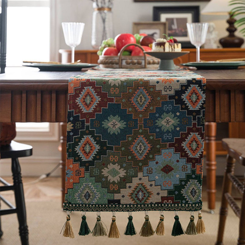 Rhyme Nordic Jacquard Tischläufer mit Quasten