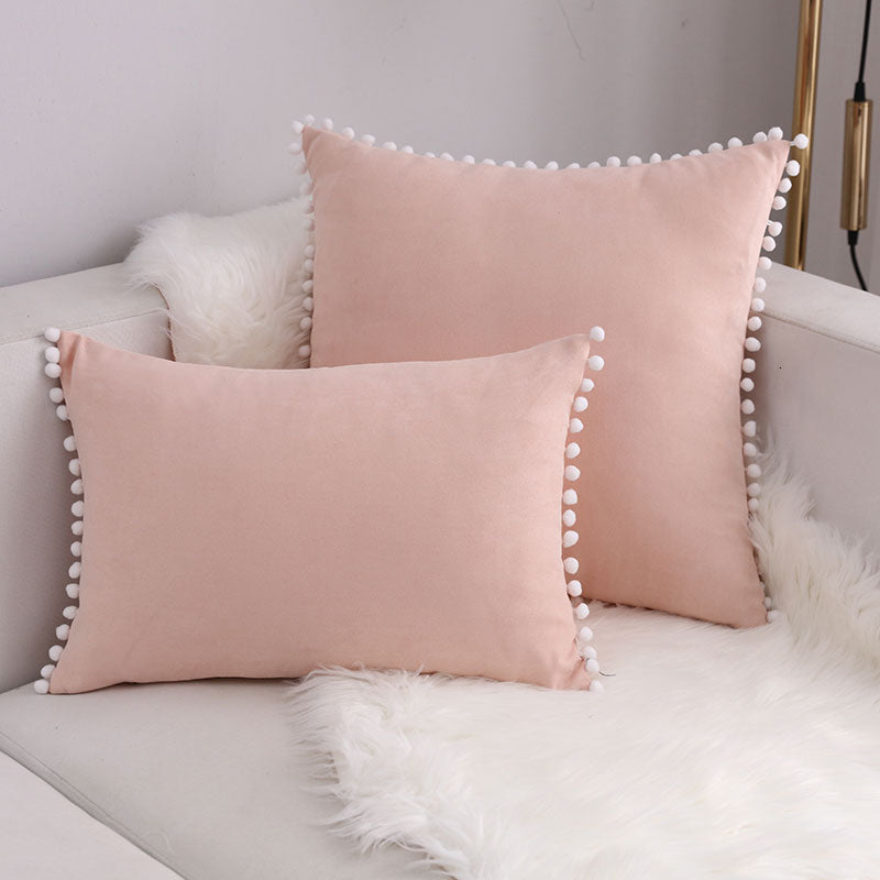 Sofa Kissen mit verspielten Bommeln – Bild 19 | LuxeStyle