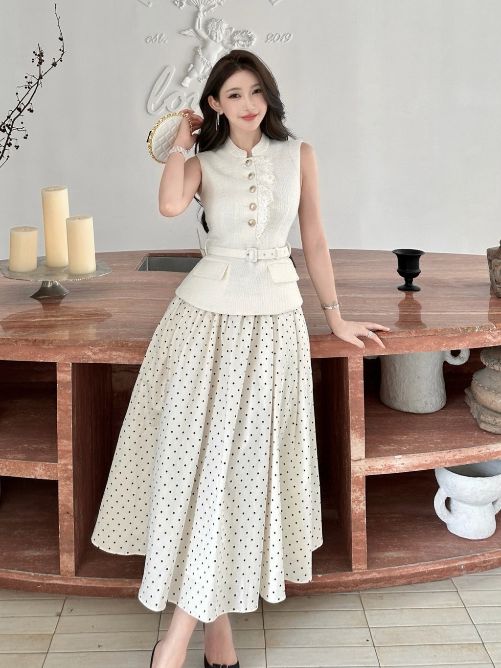 Gepunktetes Midikleid in Beige