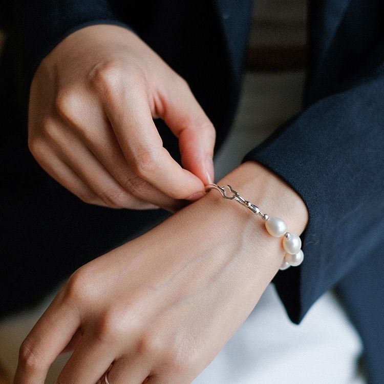 Armband mit Süsswasserperlen und Tiermotiv – Bild 3 | LuxeStyle