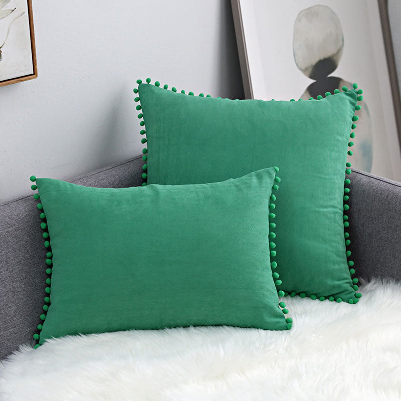 Sofa Kissen mit verspielten Bommeln – Bild 15 | LuxeStyle