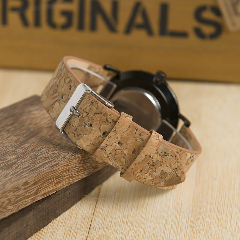 Holz-Armbanduhr mit lackiertem Holzgehäuse – Bild 2 | LuxeStyle