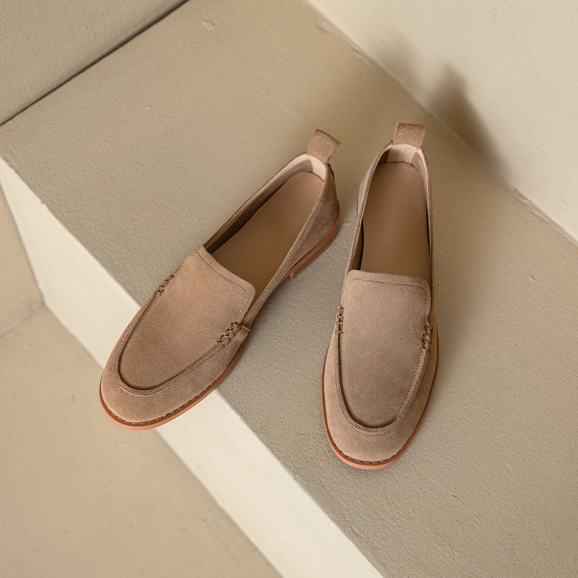 Slipper aus Wildleder mit niedrigem Absatz