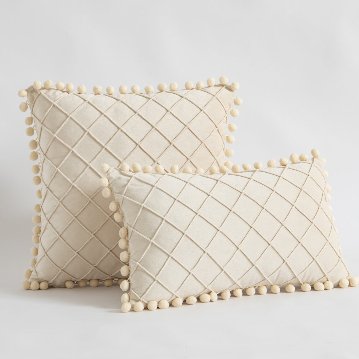Samt Kissenbezug mit Rautenmuster und Quasten – Bild 4 | LuxeStyle
