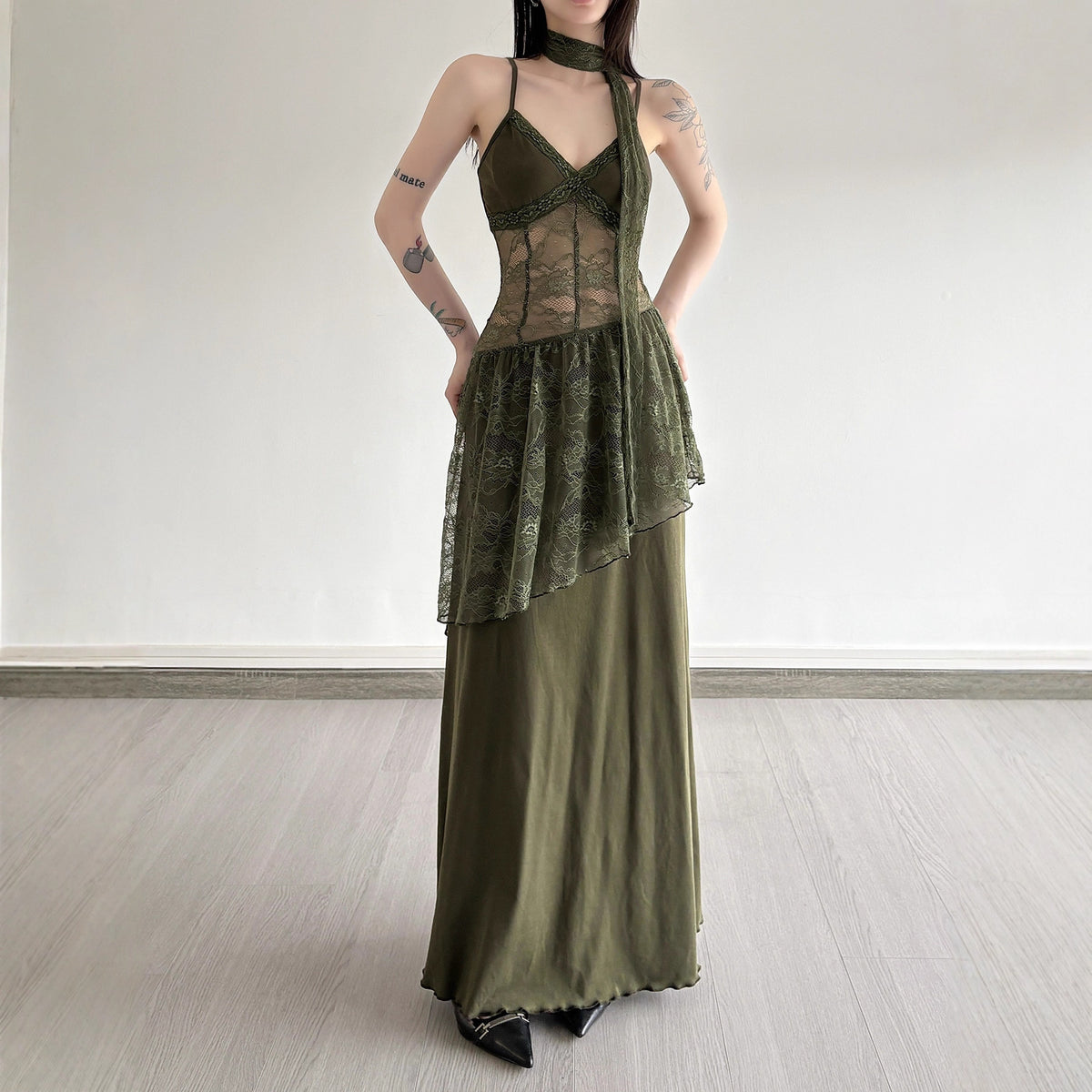 Retro Spitzen-Slip-Kleid mit V-Ausschnitt – Bild 5 | LuxeStyle