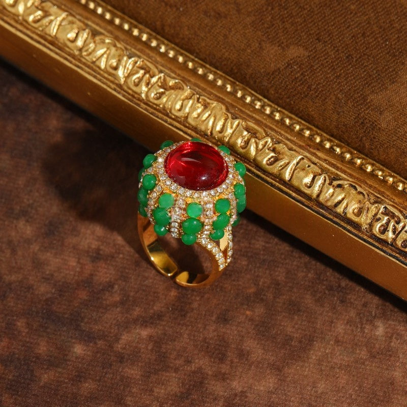 Vintage-Ring mit rotem Kristall und Achat