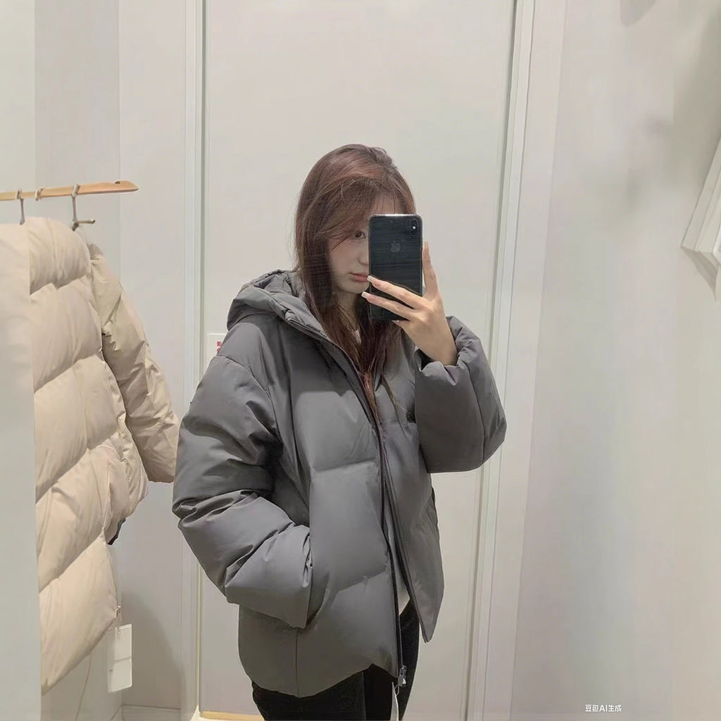 Kurze Kapuzenjacke mit Polyester-Füllung