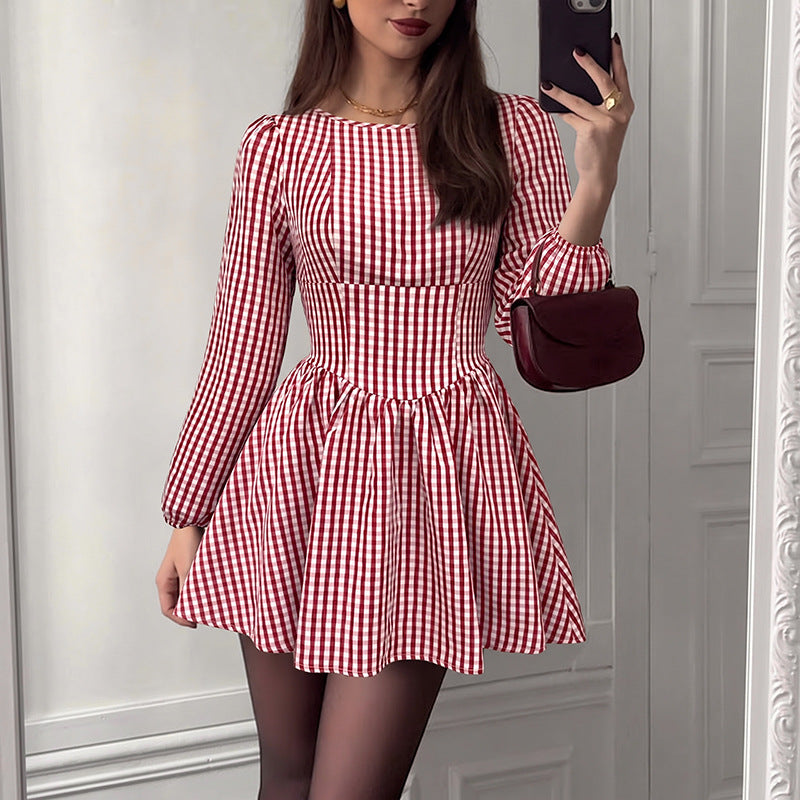 Kurzes Kleid mit Patchwork & Schleifenhals