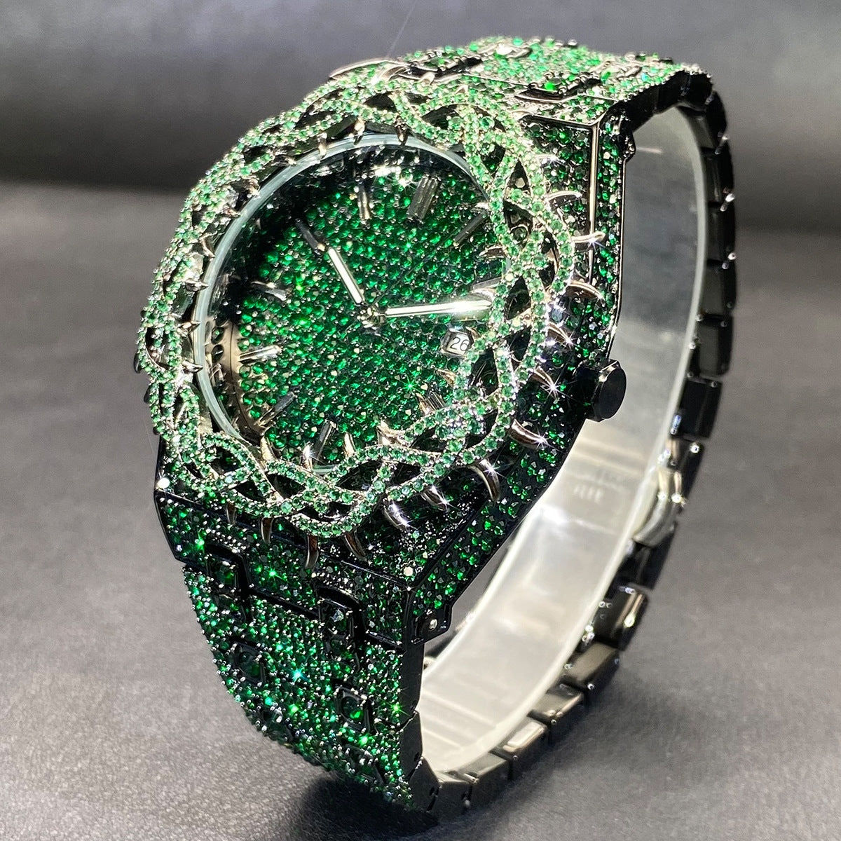 Männer-Armbanduhr mit grünen Zirkon-Einlagen