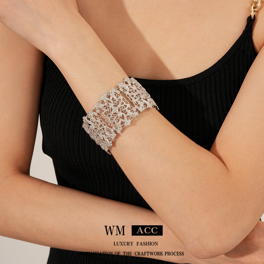 Vintage Armreif mit Hohlmuster