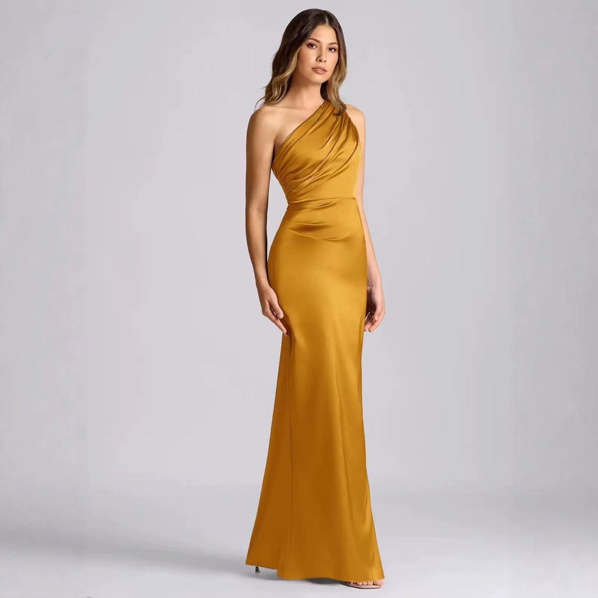 Elegantes schulterfreies Satin-Bodycon-Kleid – Bild 6 | LuxeStyle