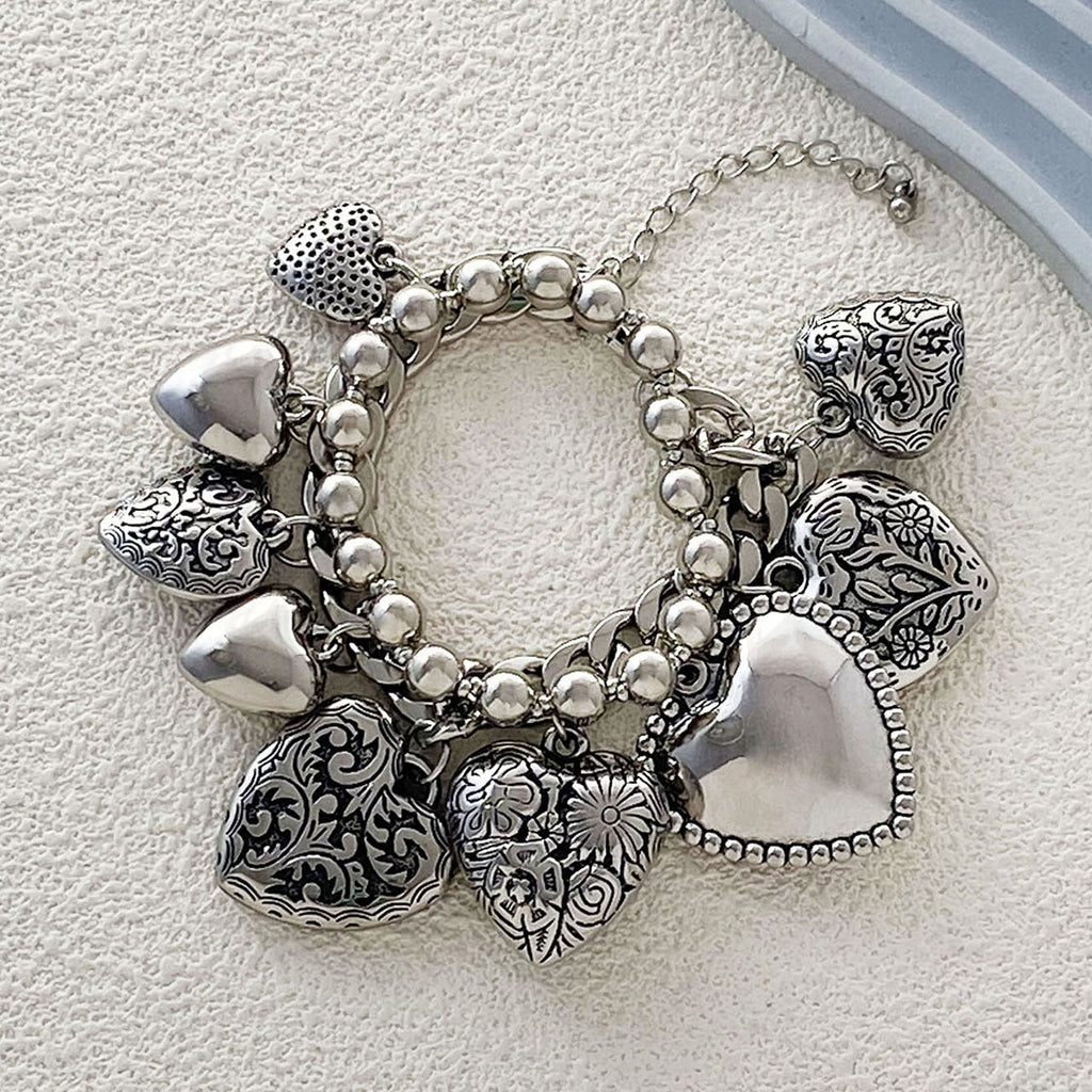 Doppellagiges Armband mit Herzanhänger – Bild 7 | LuxeStyle