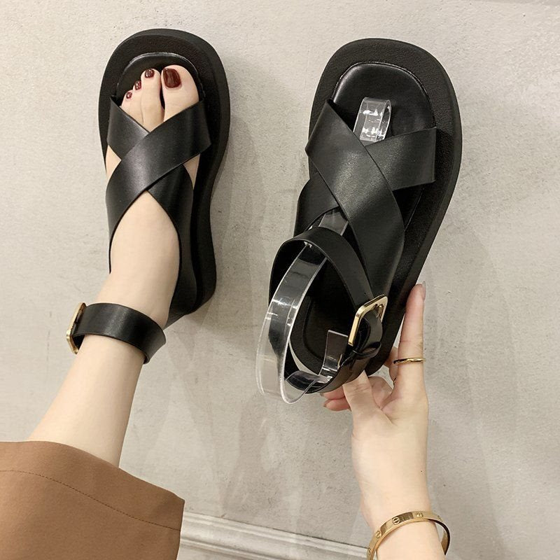 Plateau-Mules mit Fesselriemen