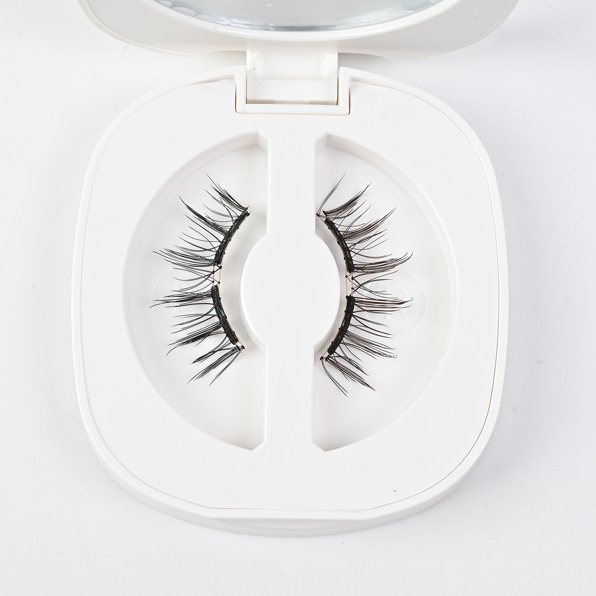 Magnetische Wimpern ohne Kleber – Bild 3 | LuxeStyle