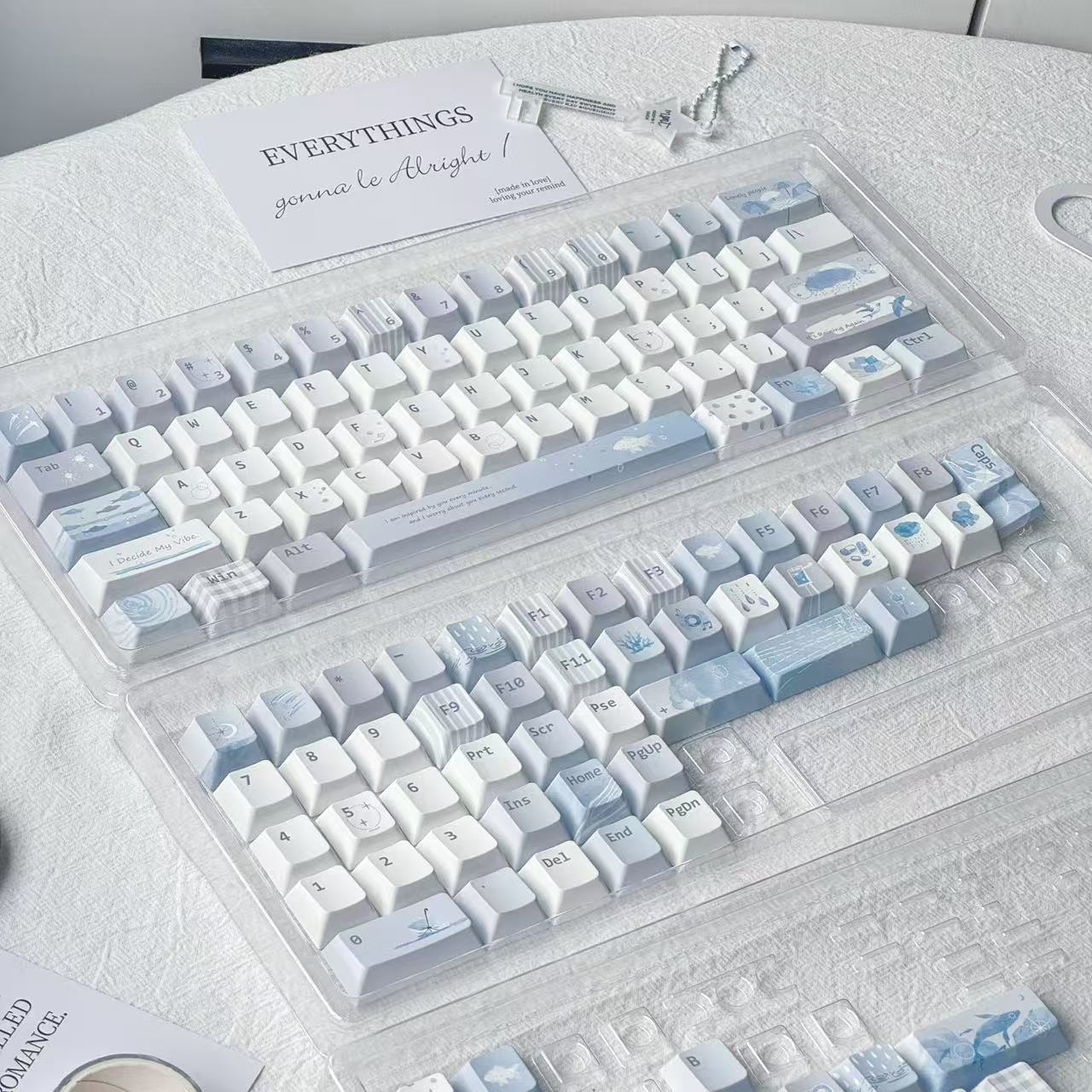 Blaue Tastaturknöpfe mit transparentem Design