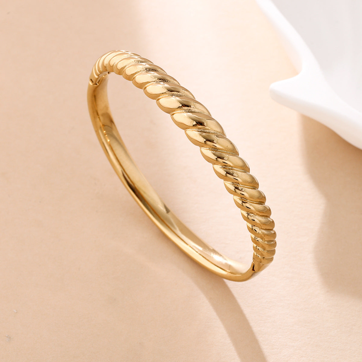 Wellenförmiges Armband mit Diamanten | LuxeStyle