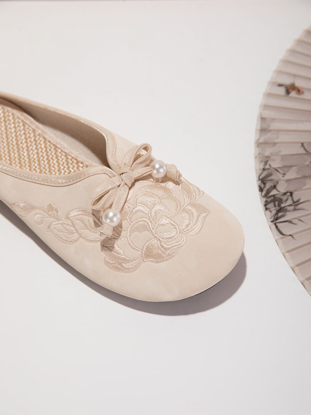 Bestickte Mules – Beige, elegant & bequem