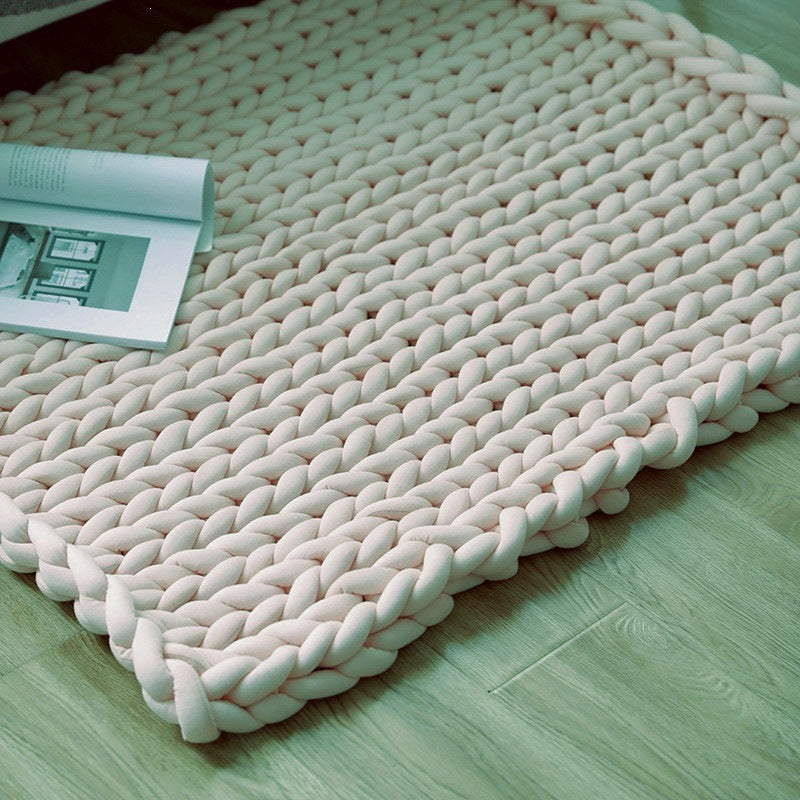 Grobgewobene Strickdecke aus Chenille-Garn
