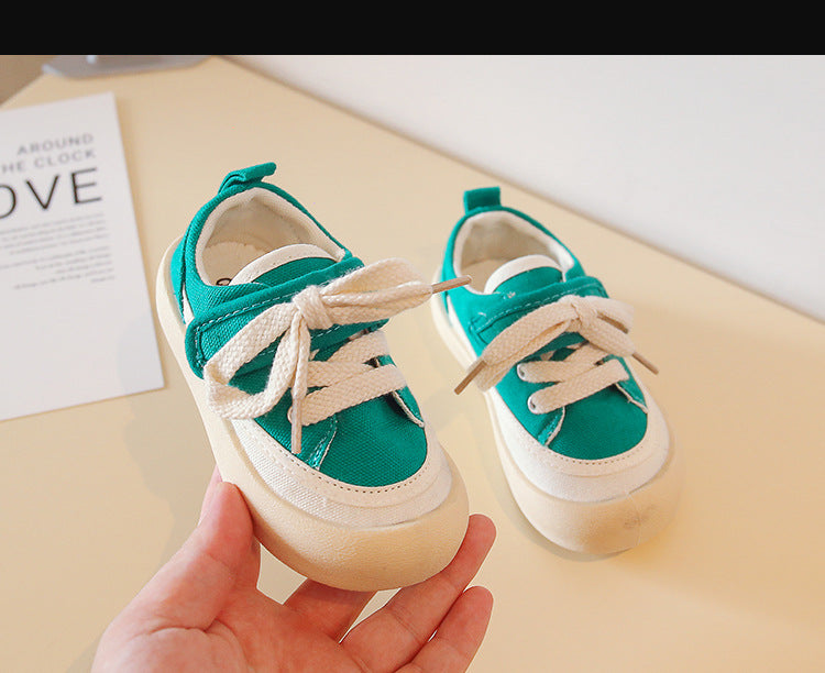 Weiche Kinderschuhe mit Klettverschluss
